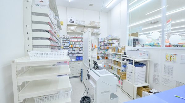 調剤薬局ツルハドラッグ伊丹中央店の調剤室