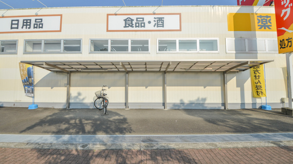 調剤薬局ツルハドラッグ田野店の駐輪場