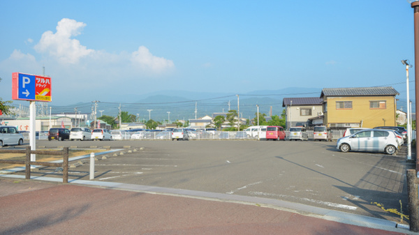 調剤薬局ツルハドラッグ田野店の駐車場