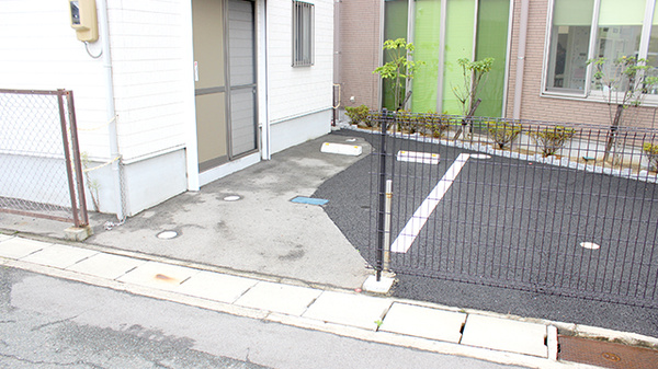 おなはま薬局の駐車場