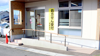 コスモ調剤薬局楯岡店の入口