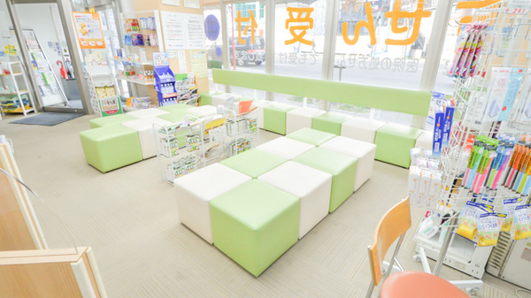 ナカジマ薬局　宮の森店の待合スペース