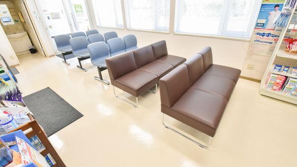 サツドラ薬局　新川店の待合スペース