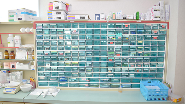 パシフィック薬局山鼻店の薬棚