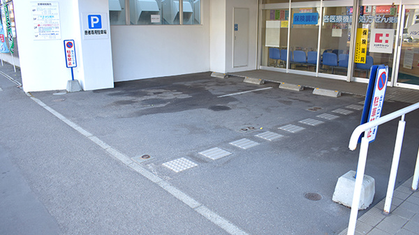 パシフィック薬局山鼻店の駐車場