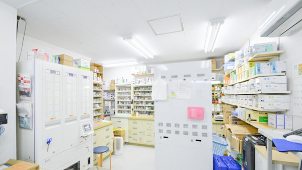 伏古メディカル薬局（ナカジマ薬局グループ）の調剤室