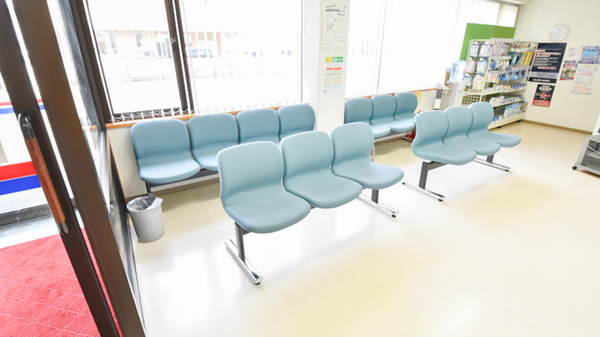 サツドラ薬局江別店の待合スペース