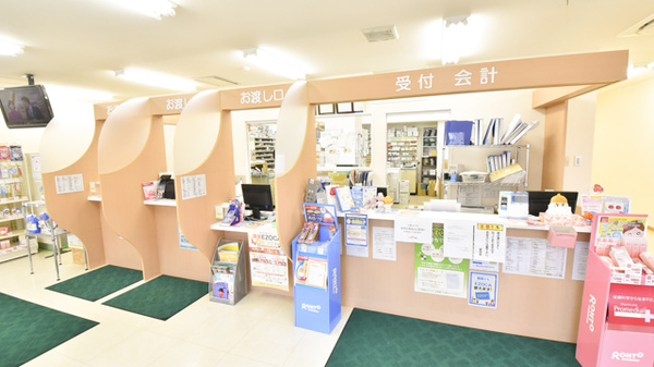 サツドラ薬局　二十四軒店の受付/カウンター
