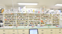 サツドラ薬局北３３条店の薬棚