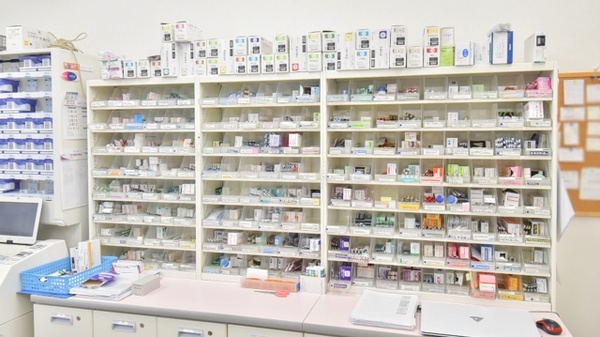 みらくる薬局　手稲駅店の薬棚