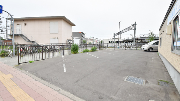 みらくる薬局　手稲駅店の駐車場