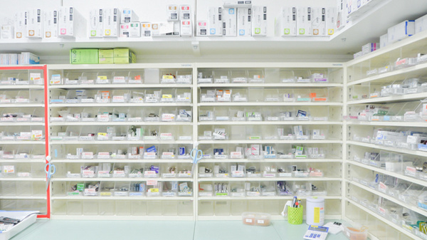 ナカジマ薬局　ひらおか店の薬棚