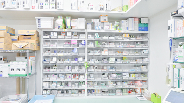 ナカジマ薬局　旭ヶ丘店の薬棚