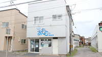 おもと薬局かめだ店の外観