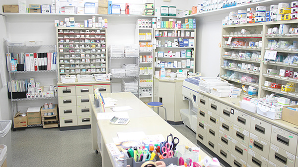 おもと薬局石川店の調剤室