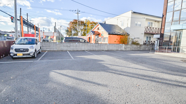 ナカジマ薬局　サンセイ川原店の駐車場
