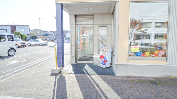 ナカジマ薬局　サンセイ本店の入口