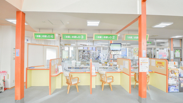 ナカジマ薬局　サンセイ本店の受付/カウンター