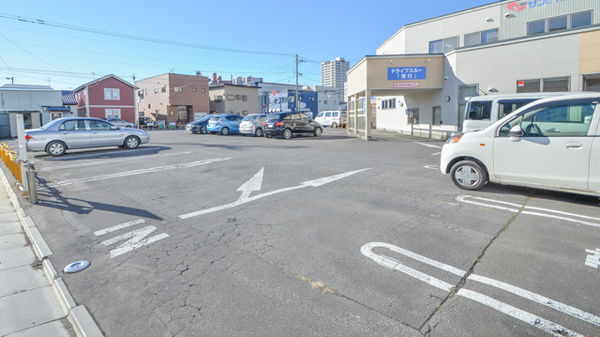 ナカジマ薬局　サンセイ本店の駐車場