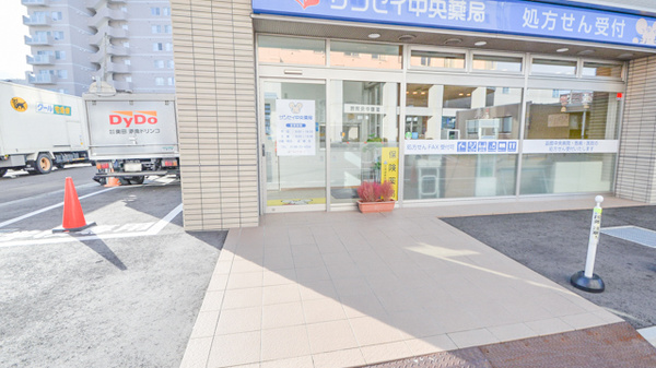 ナカジマ薬局　サンセイ中央店の入口