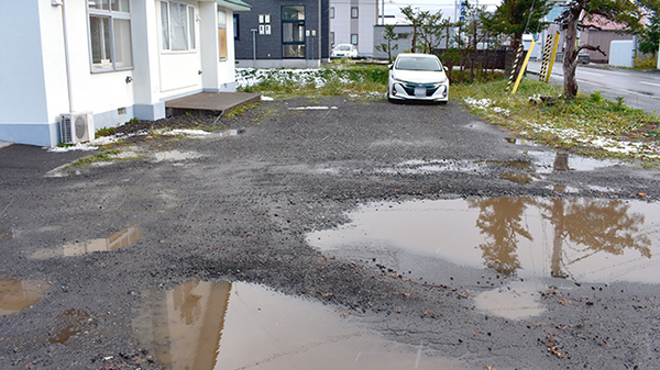 仁木調剤薬局の駐車場