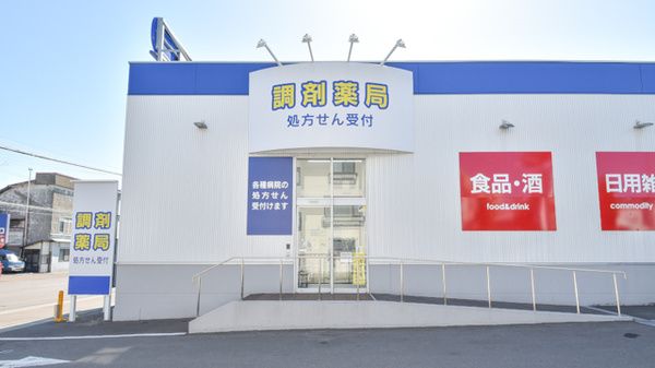 サツドラ薬局　小樽若松店の入口