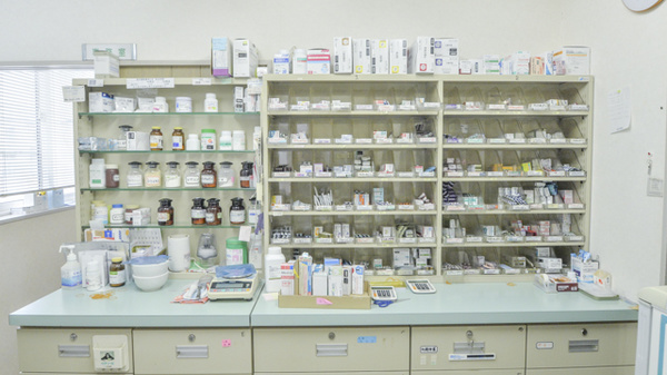 愛別調剤薬局の薬棚