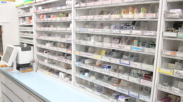 まつもと調剤薬局の薬棚