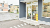 クローバー薬局登別店の入口