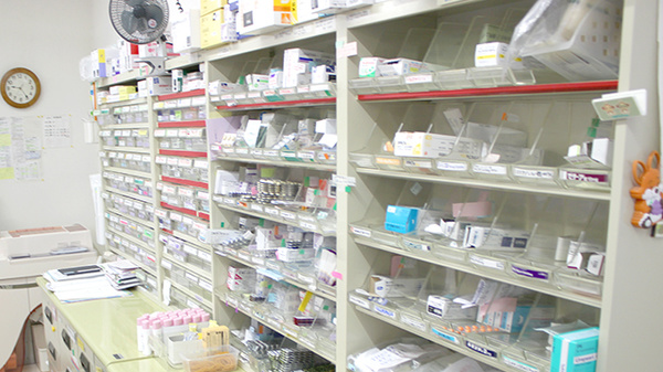 すずか調剤薬局の薬棚