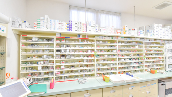 ナカジマ薬局　はくりんだい店の薬棚