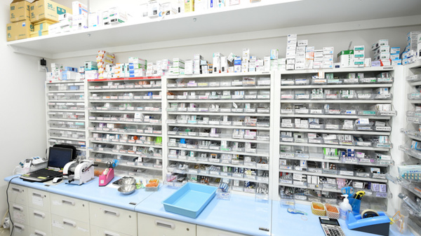 ナカジマ薬局　白樺店の薬棚