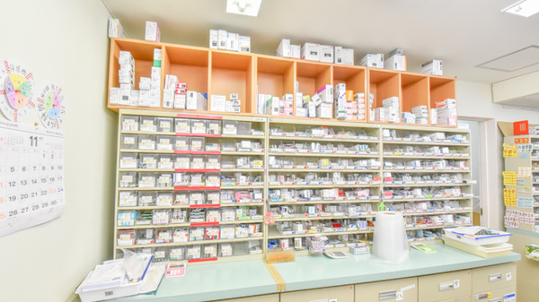ナカジマ薬局　市立病院前店の薬棚