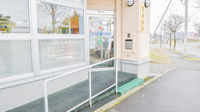 わかやぎ調剤薬局の入口