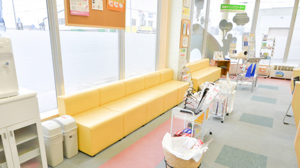 ナカジマ薬局　美唄店の待合スペース
