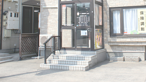 サン調剤薬局 八重田店の入口