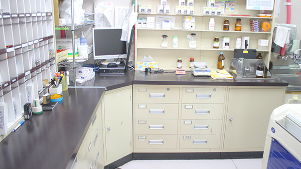 サン調剤薬局 八重田店の調剤室