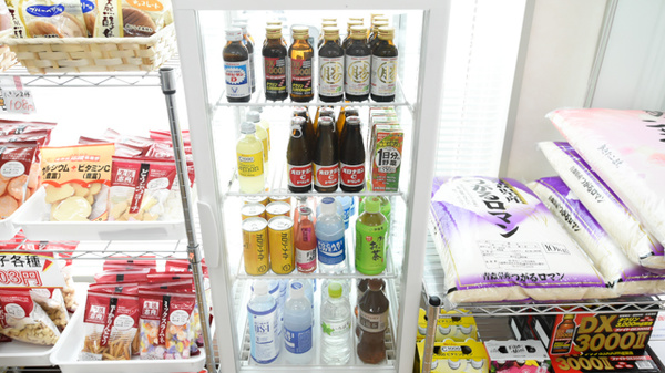 サカエ薬局　千富の飲食物