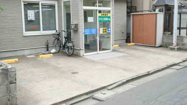 サカエ薬局　千富の駐車場