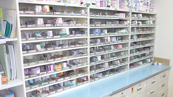 すずらん調剤薬局石江店の薬棚