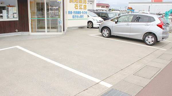 すずらん調剤薬局石江店の駐車場