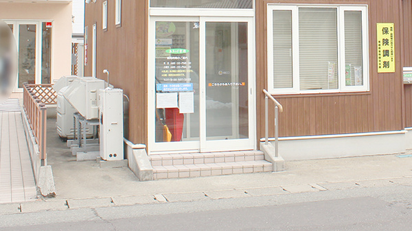 あおば薬局の入口