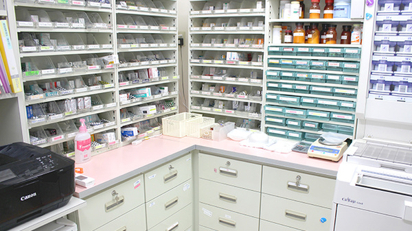 あおば薬局の薬棚