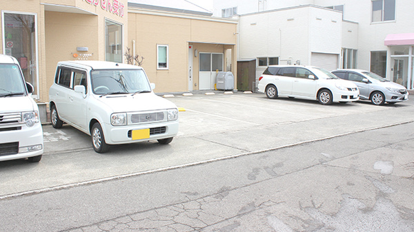 サン調剤薬局 桂木店の駐車場