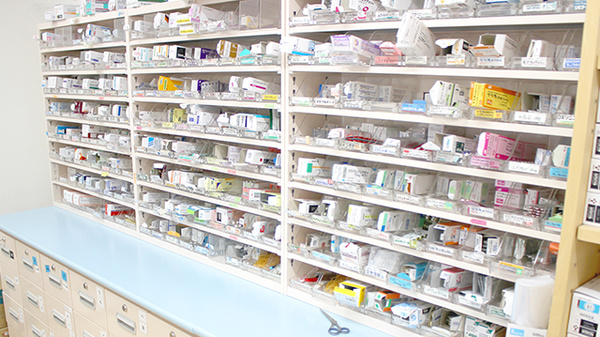 すずらん調剤薬局市民病院前店の薬棚