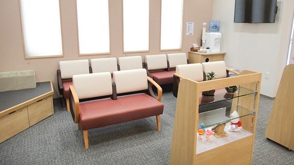 サン調剤薬局 安原店の待合スペース