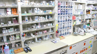 マエダ調剤薬局の薬棚
