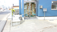 こずえ薬局若葉店の入口