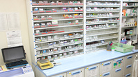 こずえ薬局若葉店の薬棚