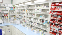 マエダ調剤薬局中央店の薬棚